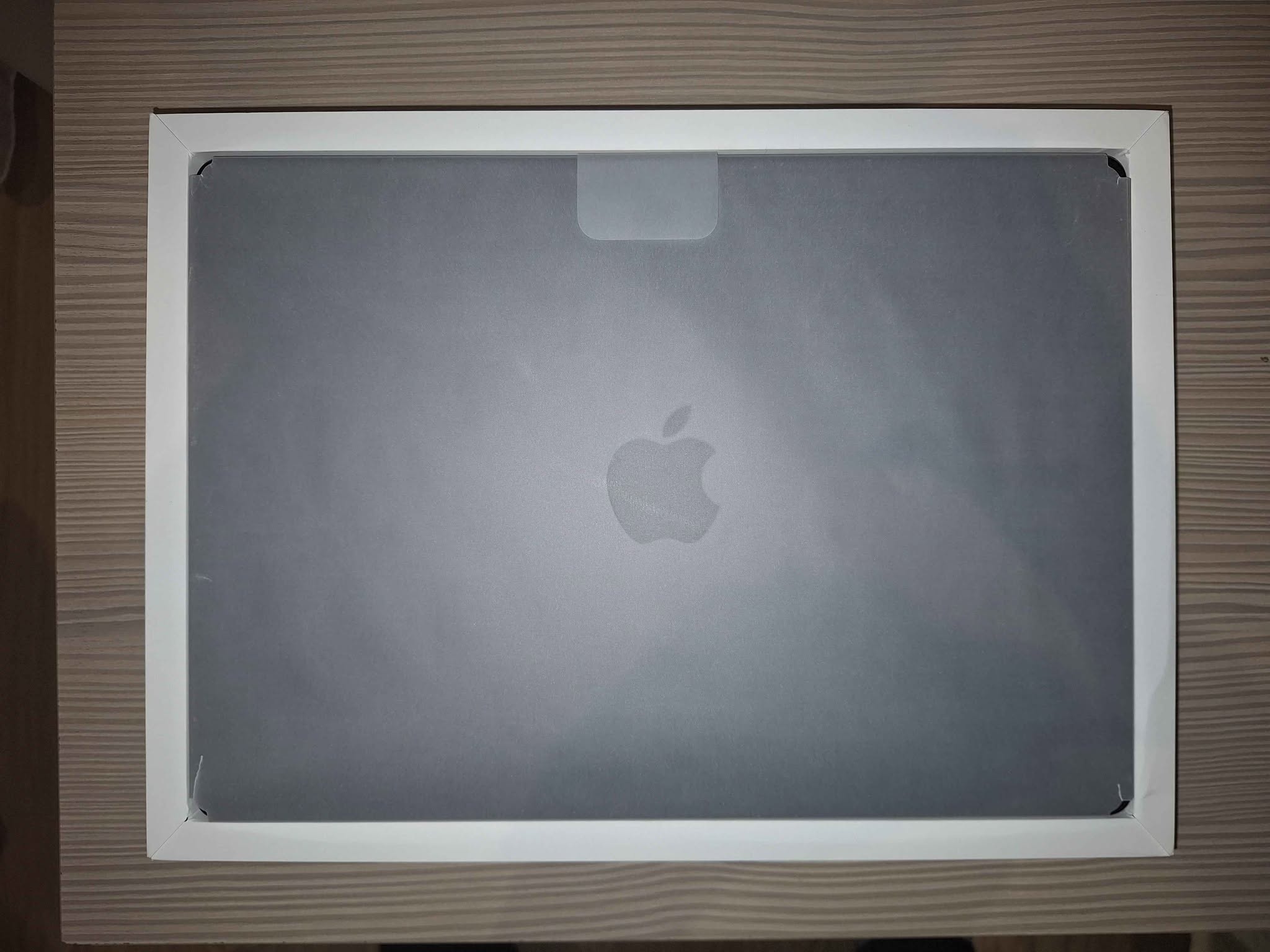 Satılık Macbook M5 Pro 14" var