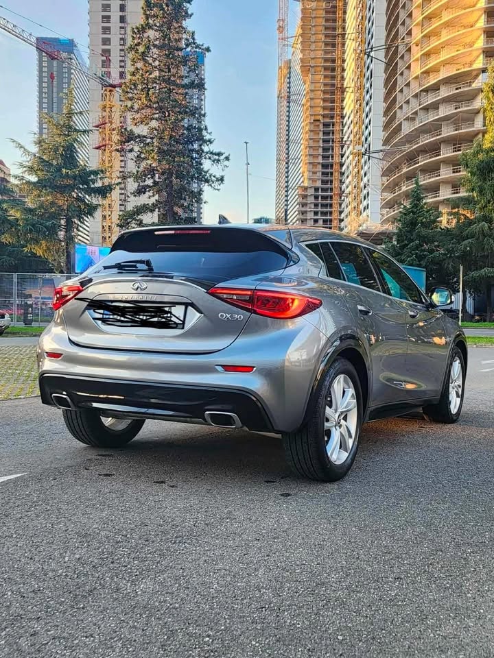 Infiniti QX30
