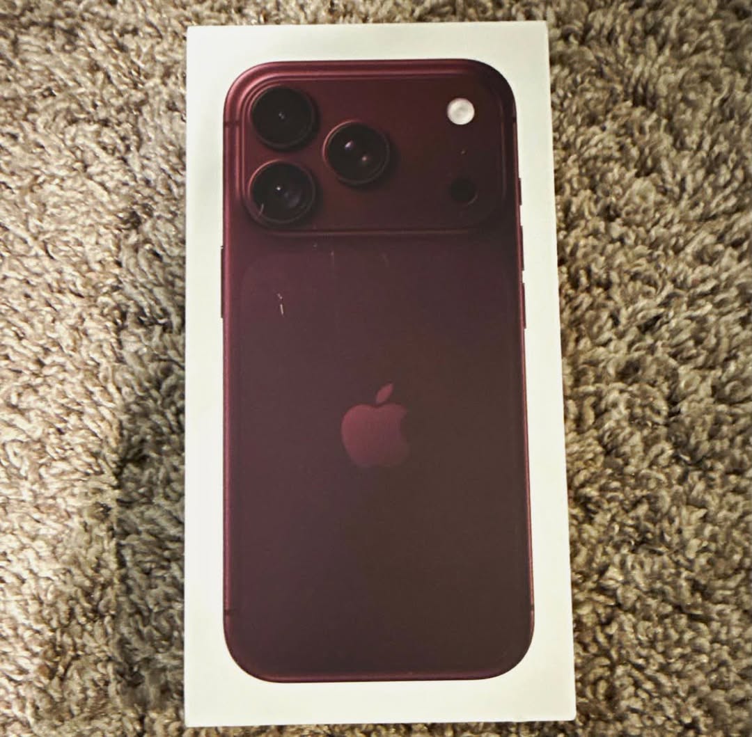 iPhone 18 Pro Max Burgundy — 4,350₾'ye satılık