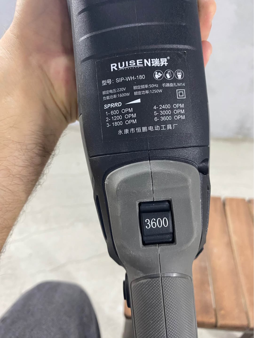 Satılık neredeyse yeni eksantrik polisaj makinesi — 250₾