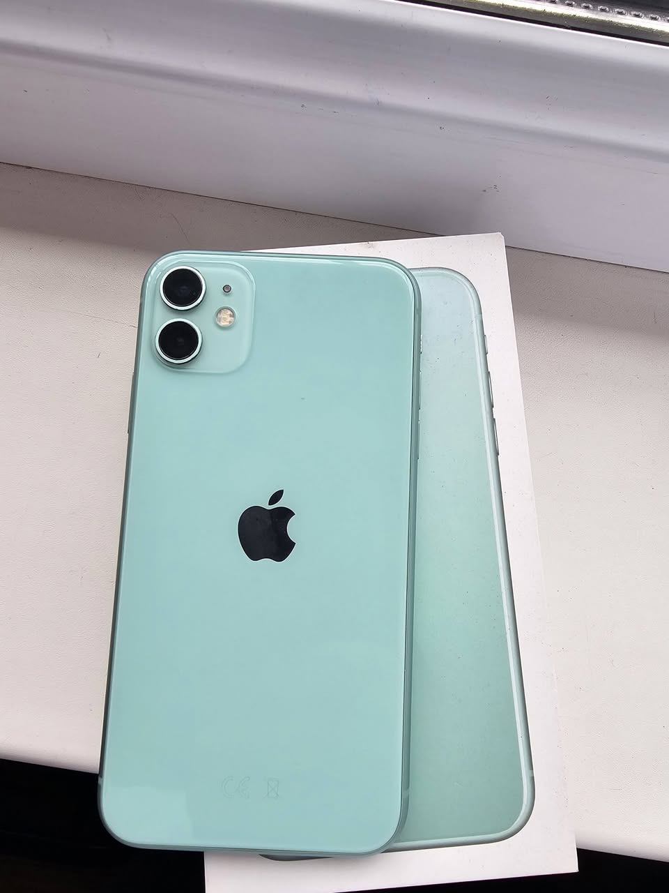 iPhone 11 yeşil, kutusuyla birlikte