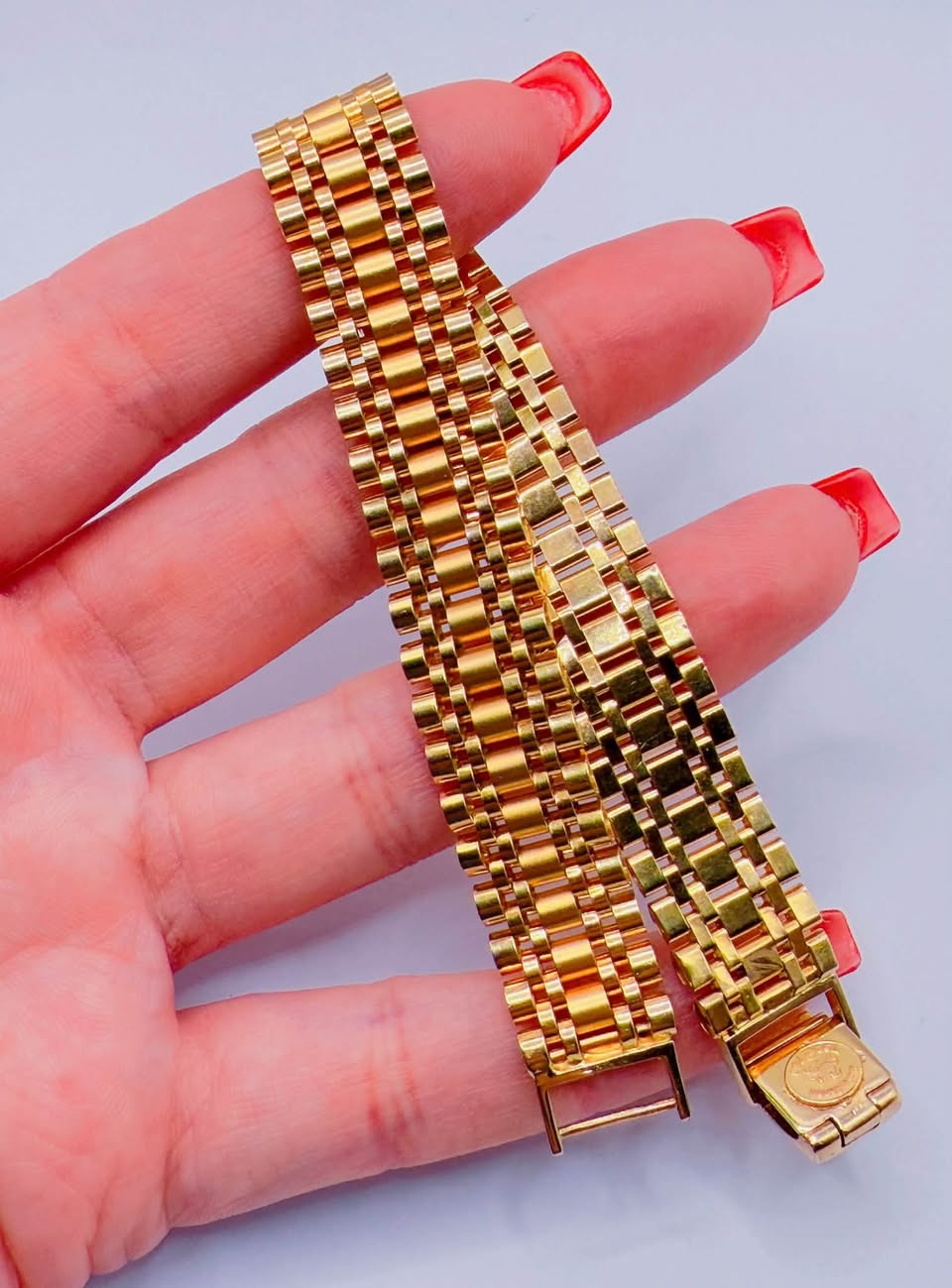 İtalyan fabrikası qızıl saat "Rolex" satılır