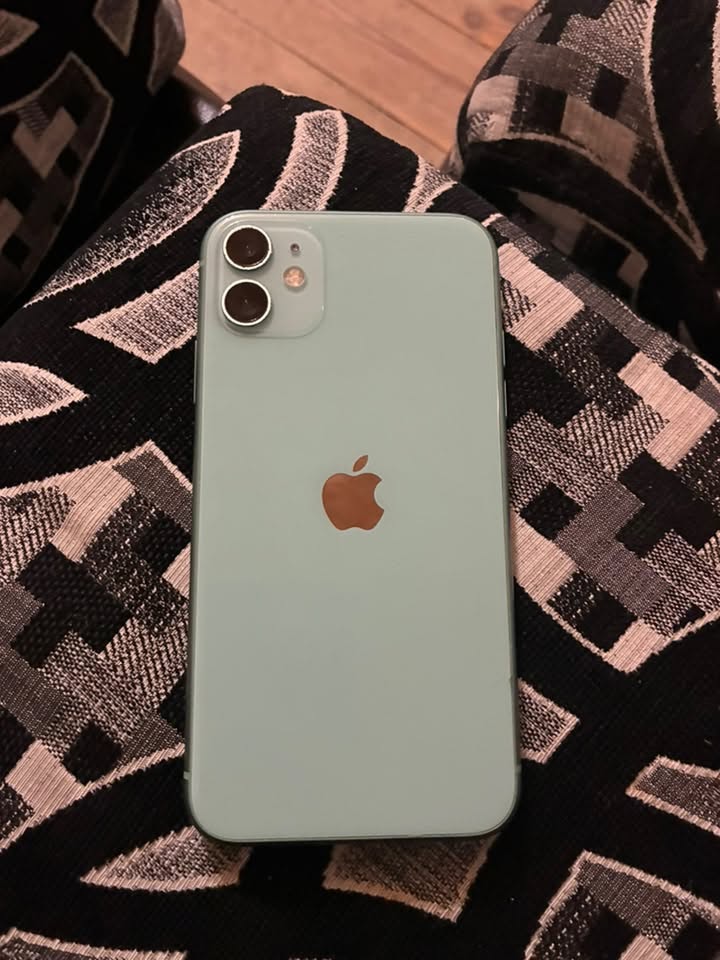 İPhone 11 128GB 70₾'da satილაცდება.