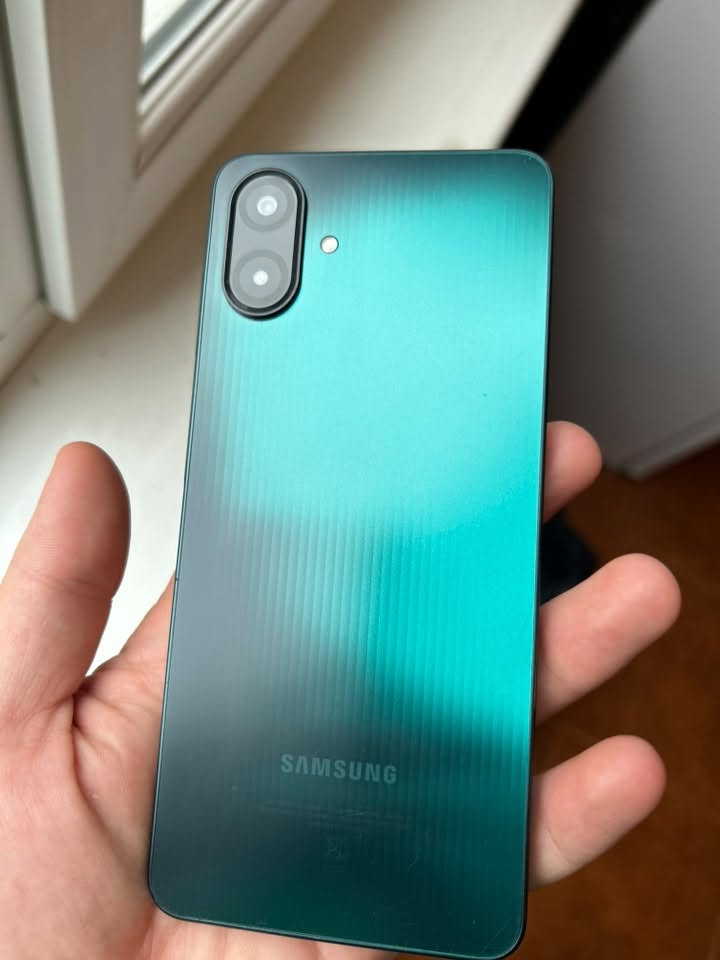 Samsung smartphone, like new condition