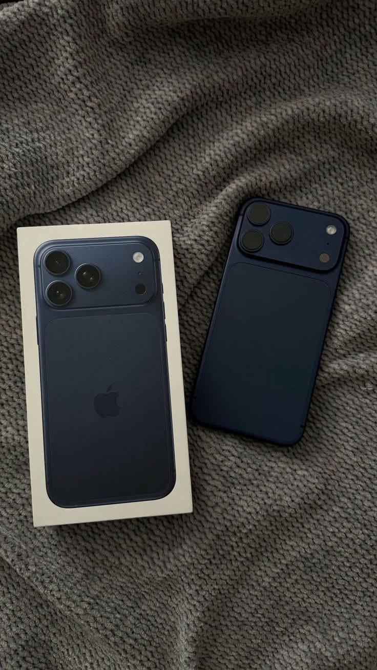 iPhone 17 Pro Max 256GB fully functional - $3,250