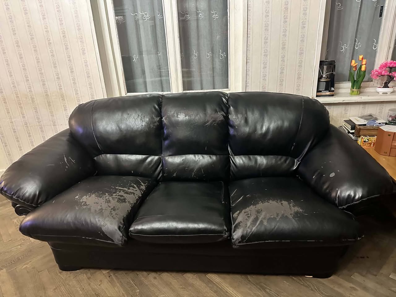 Aile içinden Alman çakısı satılır. Görünür hasarı vardır — 300₾