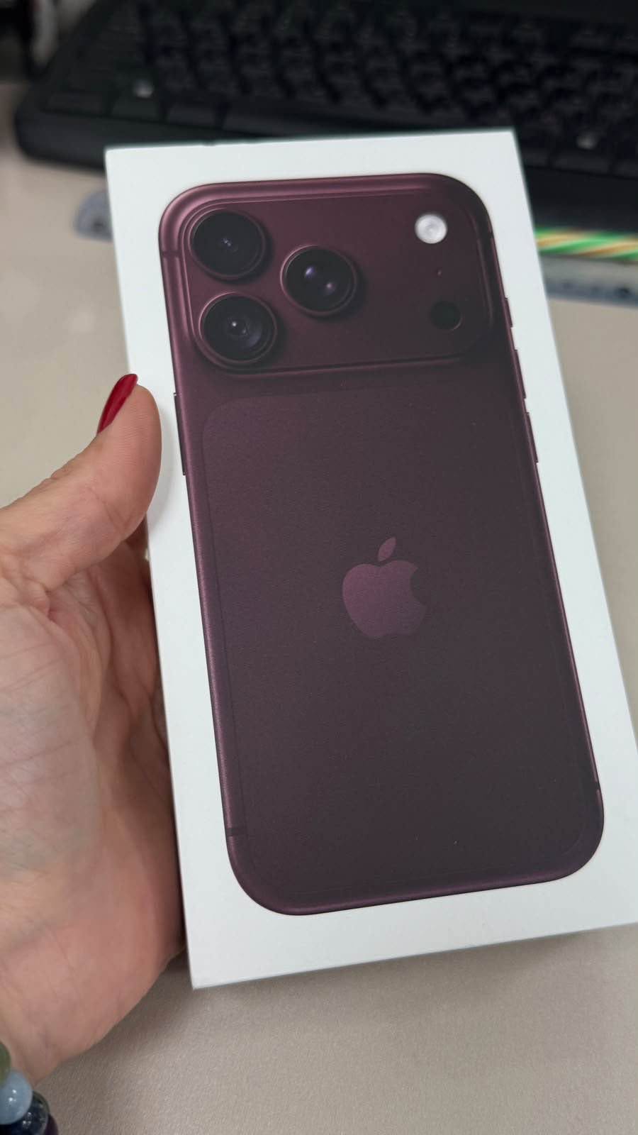 iPhone 18 Pro 256GB Burgundy, sealed