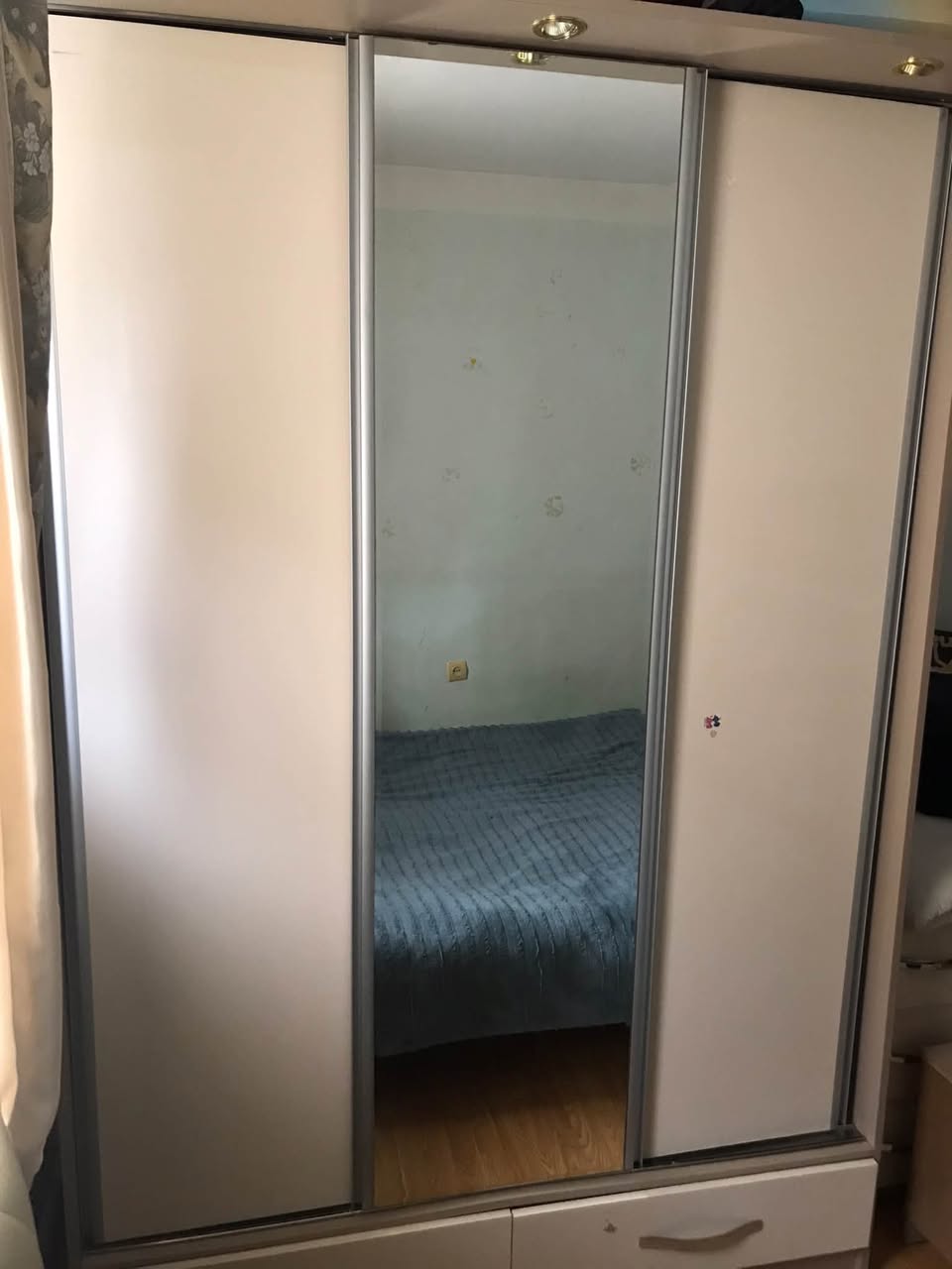 Satılık (fiyatı 70000dr)(uzakta)