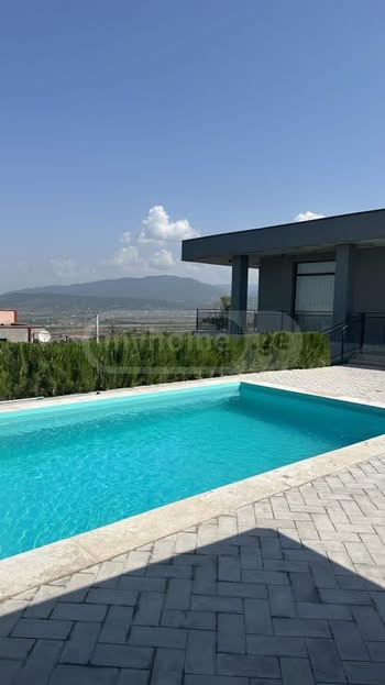 Özel ev Saguramo'da partiler için kiralanır, şartlarla birlikte