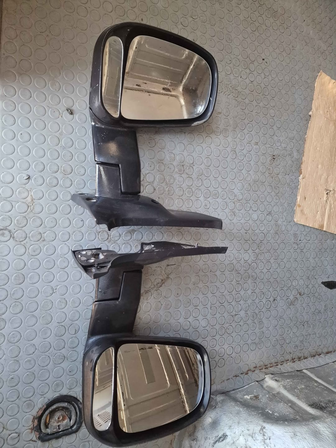 Ford Transit with mirrors, 2 pieces