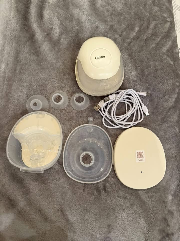 Electric breast pump, new, with accessories