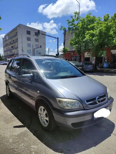 2.0 dizel. 2005 model. Fabrikasyon boyasıdır.