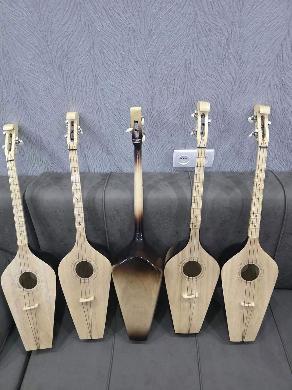 Detallar Teleavda gitara almaq olar 260 lari