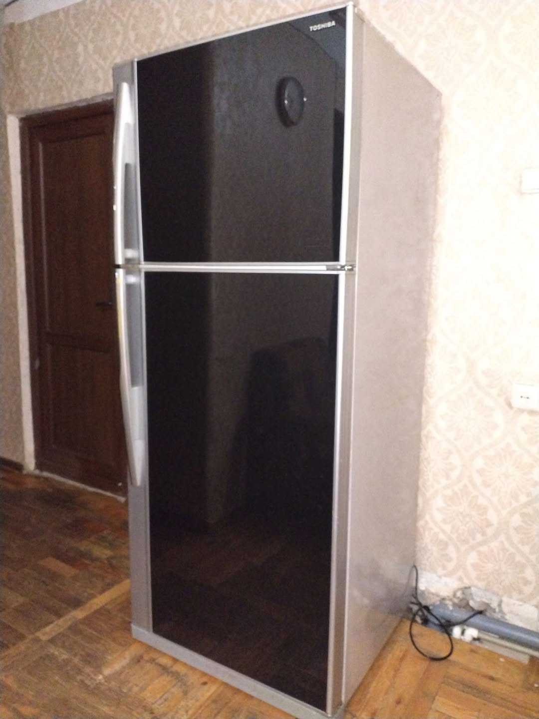 I bought a Toshiba refrigerator. The freezer works.