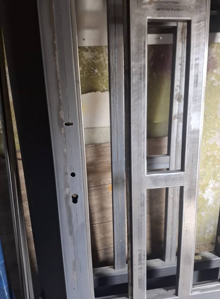 Satılır dəmir qapı, şübhələr var.