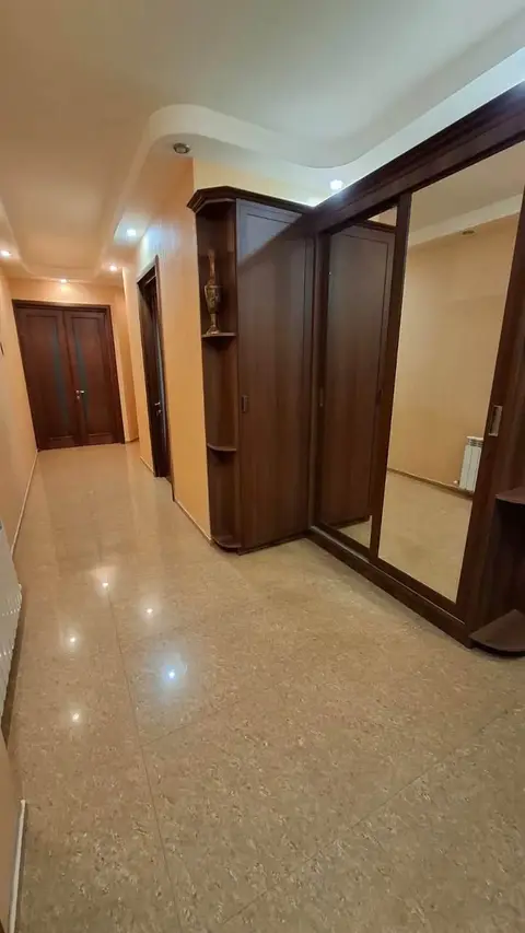 Վաճառվում է 4 սենյականոց բնակարան, Թբիլիսի