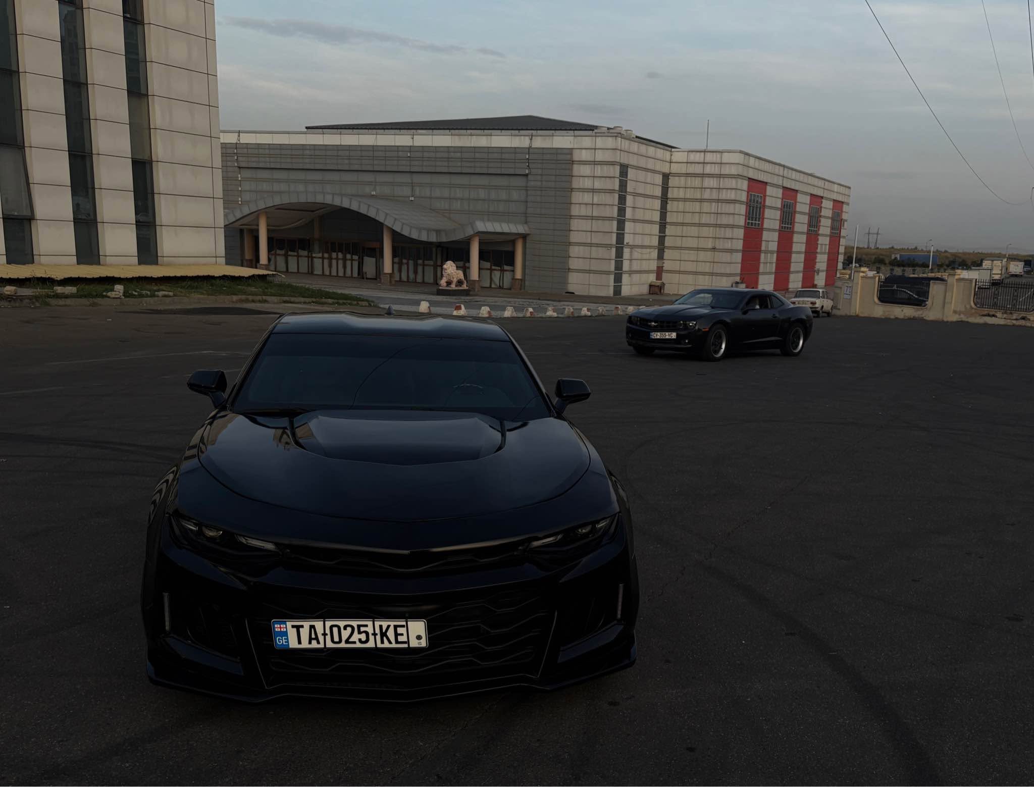 Chevrolet Camaro 2022 — $18,500