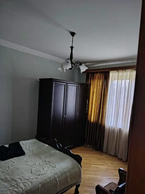 იყიდება 5-ოთახიანი ბინა, თბილისი — $90,000