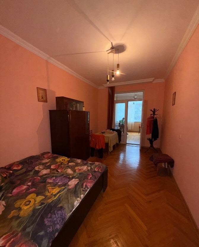 Վաճառվում է 5 սենյականոց բնակարան, Թբիլիսի — $147,000