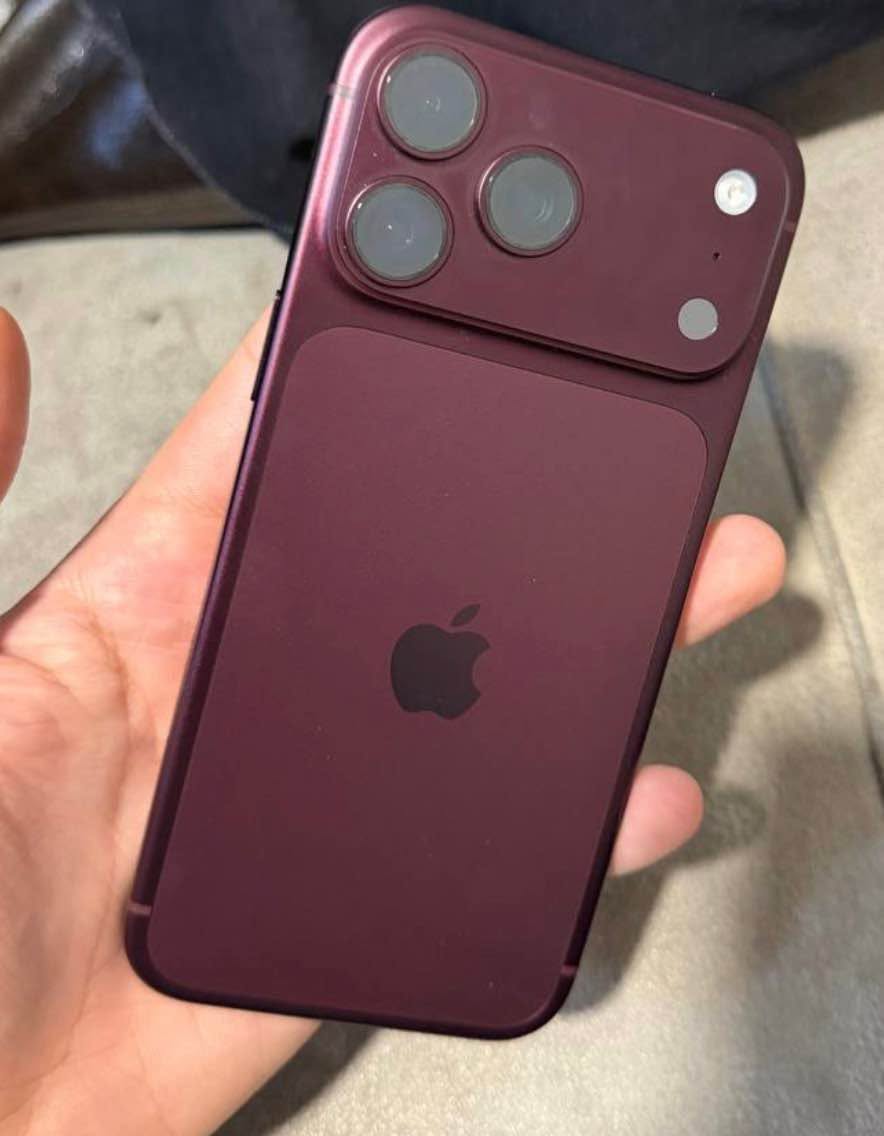 iPhone 18 Pro Max, eSIM, battery 100%