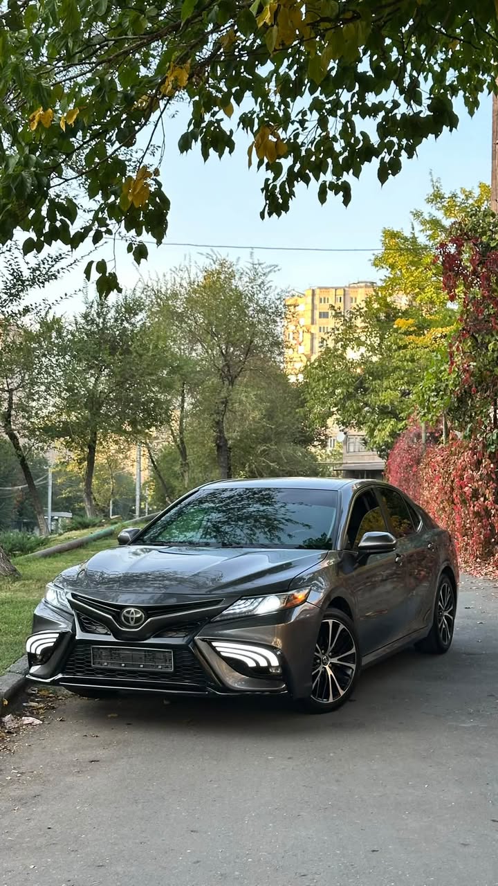 Camry v70 2020 SE car is available