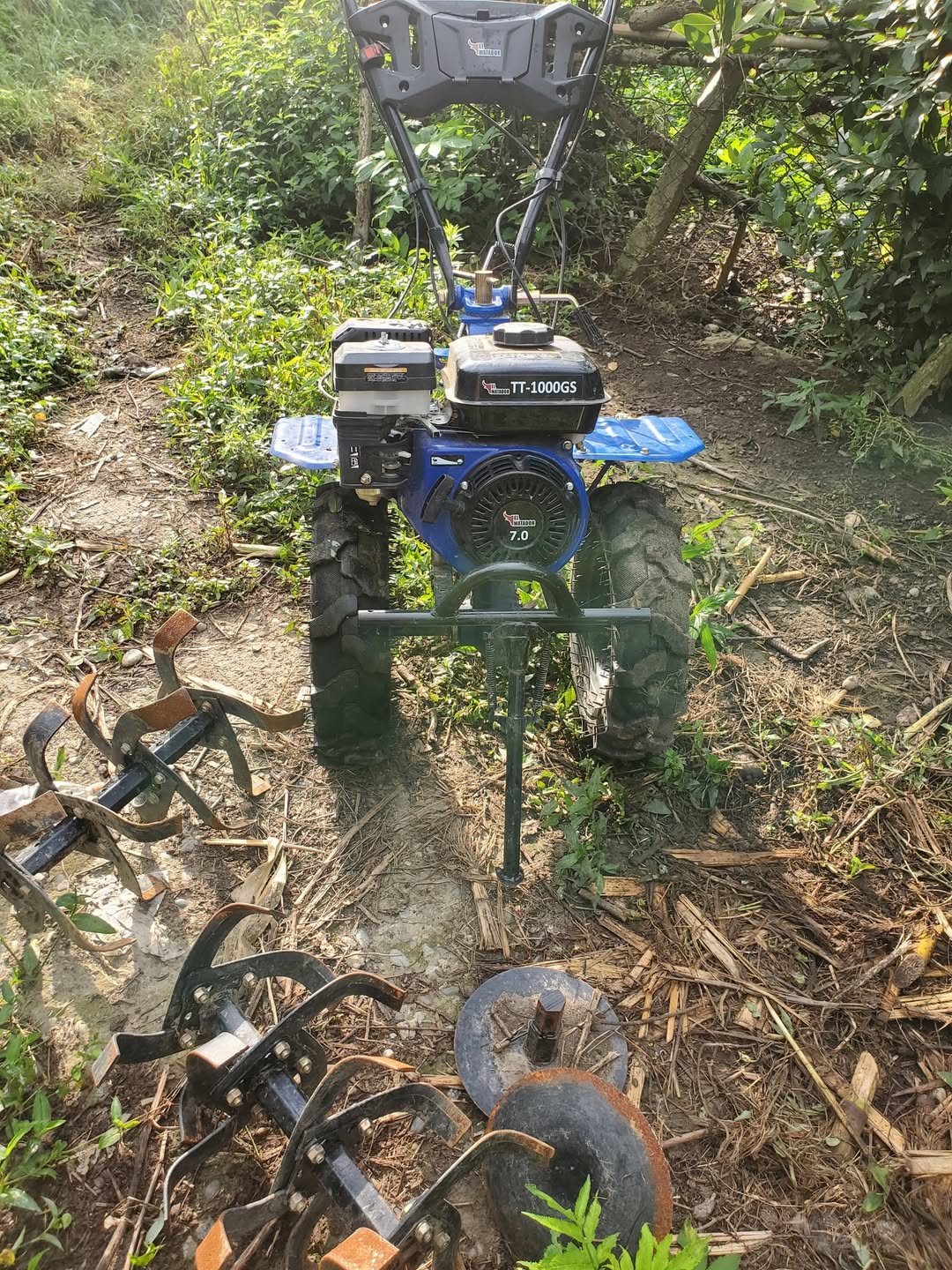 Motor tiller TT-1000GS with attachments