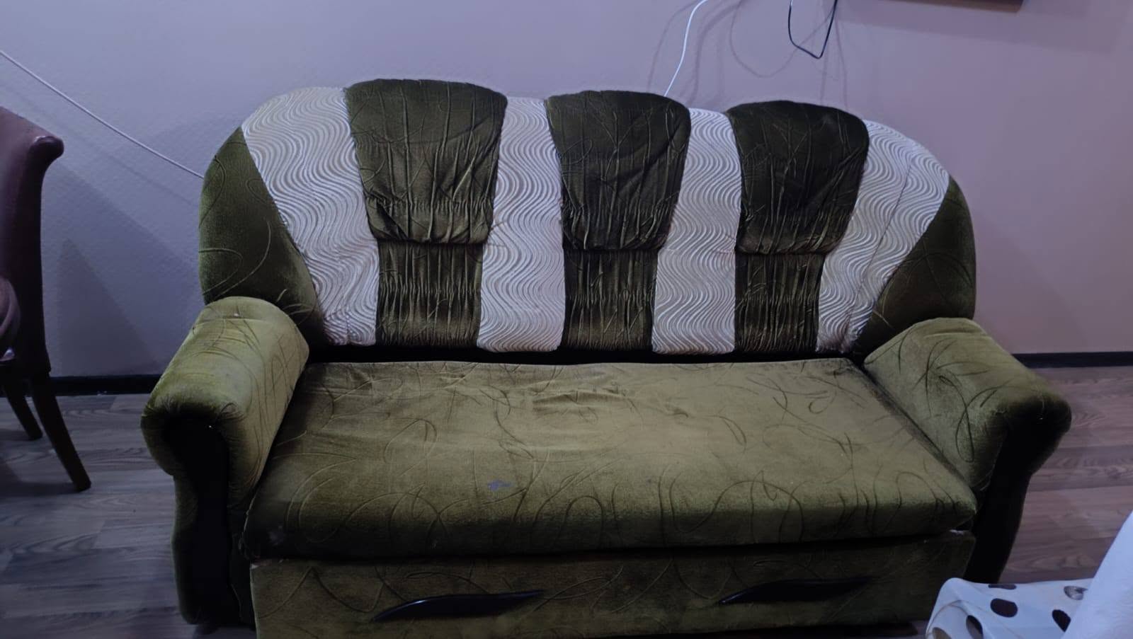 Divan və bir kreslo satılır. Stol