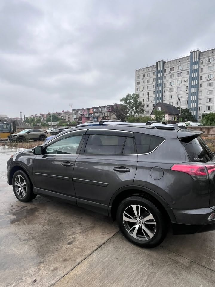 ვინ რაში გაცვლით ერთი ერთი toyota — 11,000$