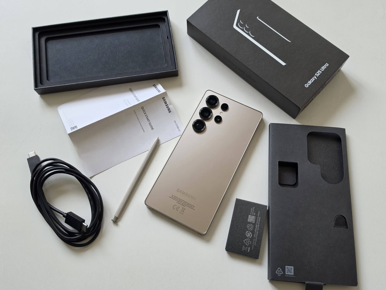 SAMSUNG S25 ULTRA satılık, tamamen yeni durumdadır, TITANIUM - 2,150₾