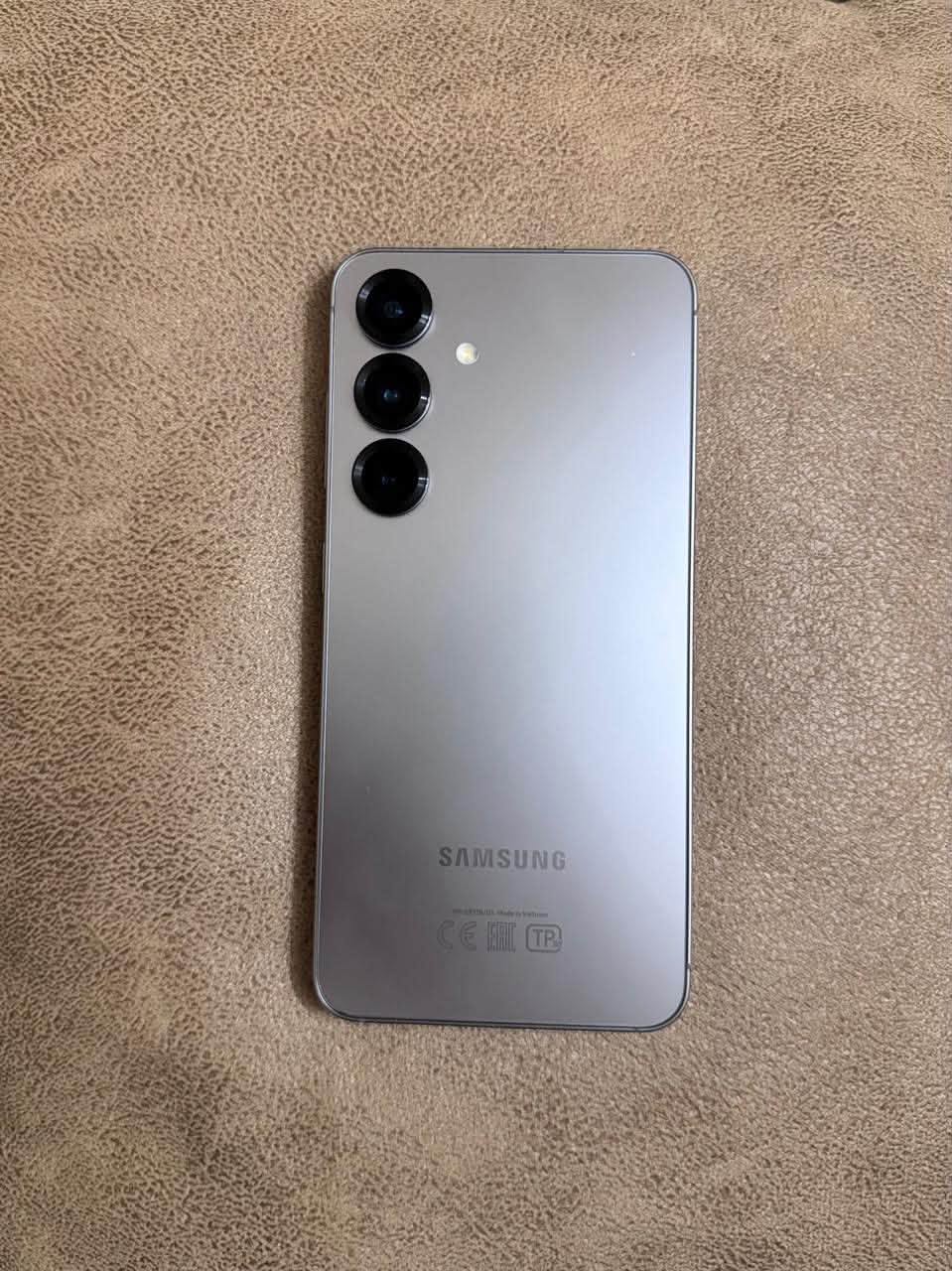 Samsung S idealakan viyak aranc tup — 165,000֏