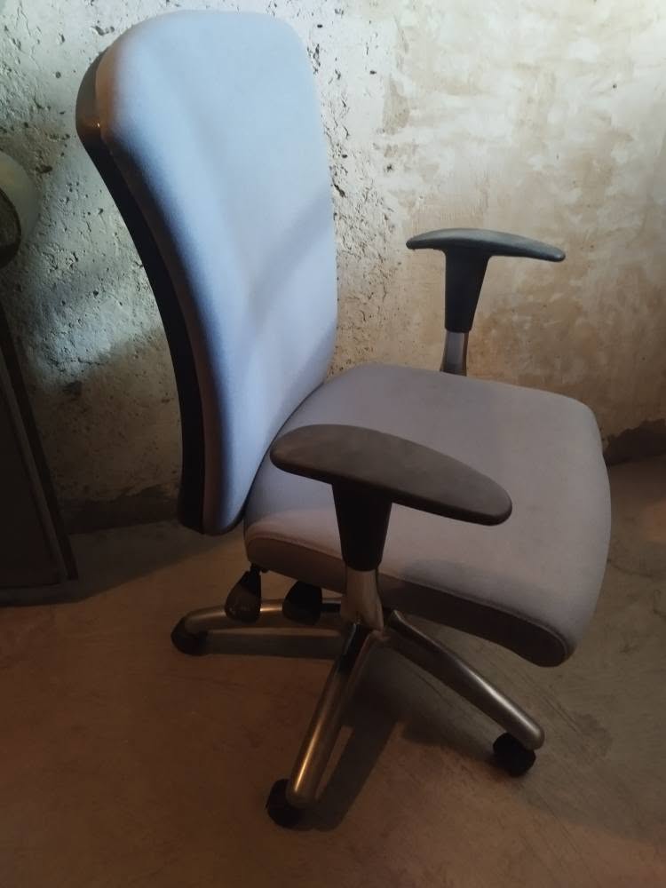 Office chair with armrests, grey fabric