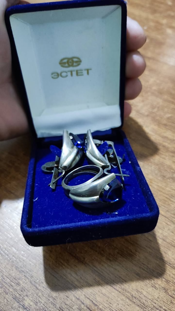 Estet jewelry set with blue stones