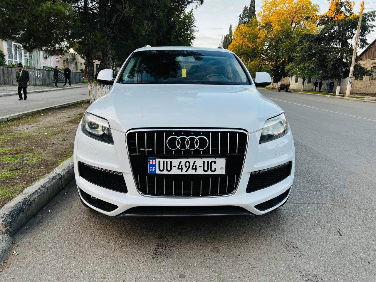 Audi Q7 Year: 2012 Mileage: 10,850$