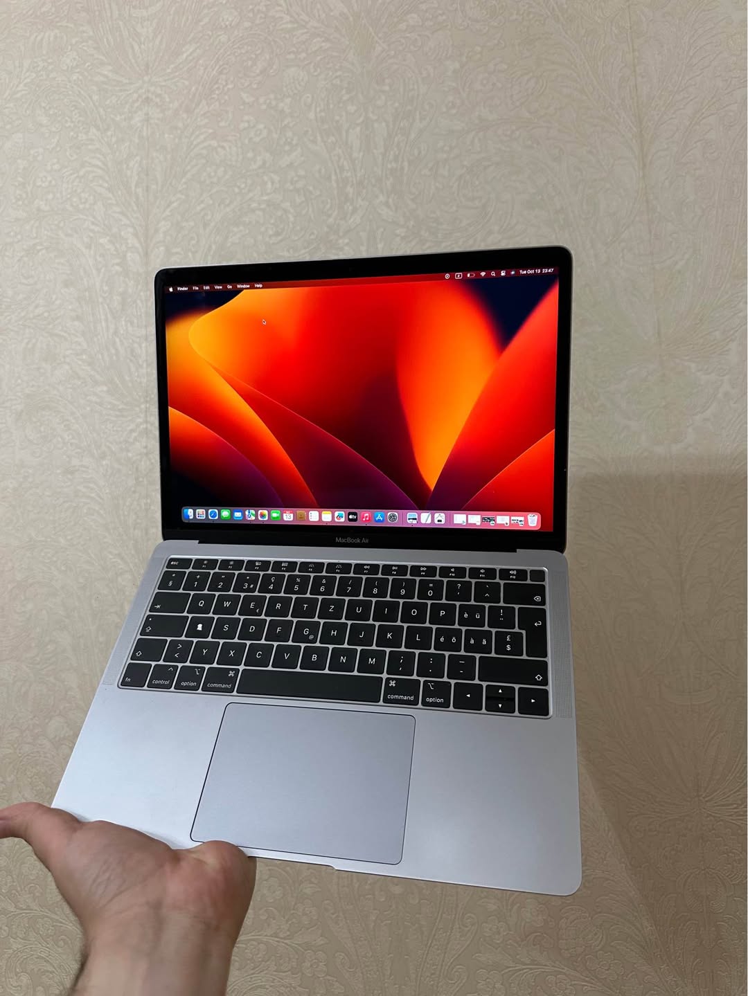 Macbook Air 2018 8/256GB çalışıyor!