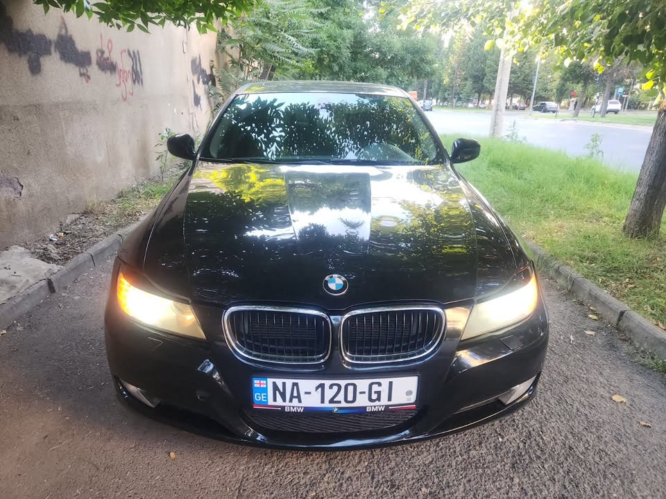 BMW 330 2011