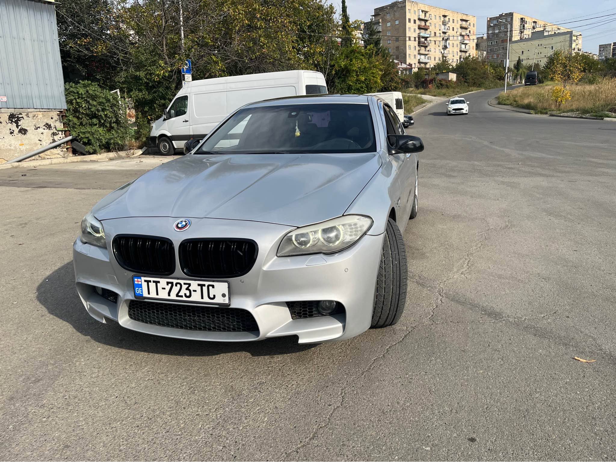 Satılır BMW 2011-ci il 2.0dır və servisə gedib.