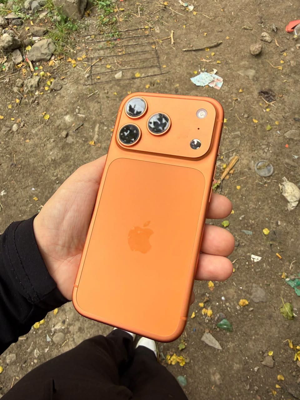 iPhone 17 Pro, batareya 93%