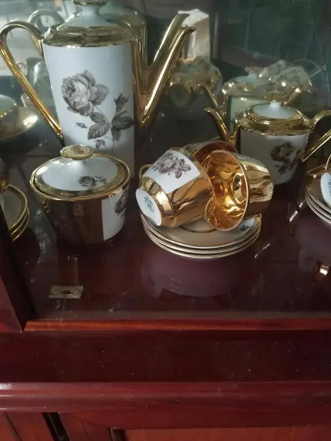 Antique tea service, 75 pieces