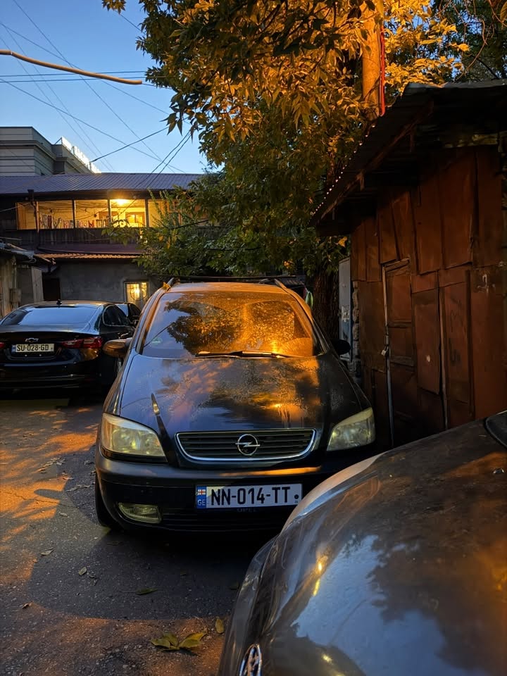 იყიდება 2002 წლიანი ოპელ ზაფირა იდეალურ — 2,500$