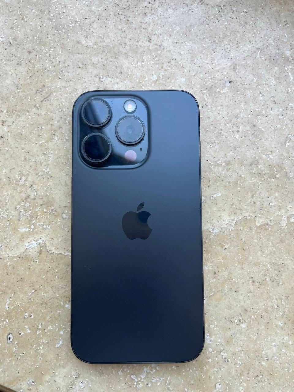 iPhone 15 Pro, fabrika