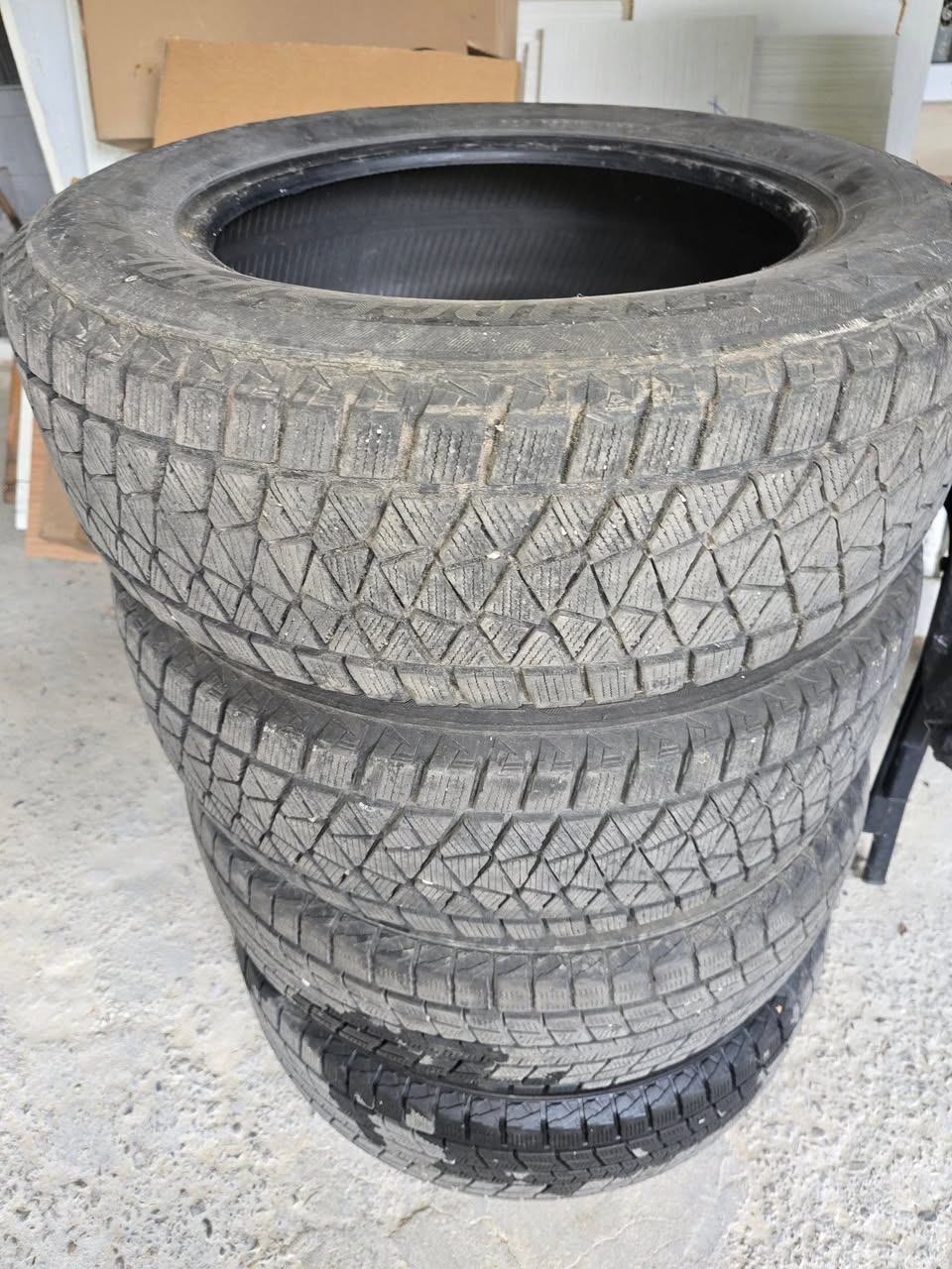 ხომ არ დაინტერესდებით? ზამთრის საბურავები..225/65/R17
