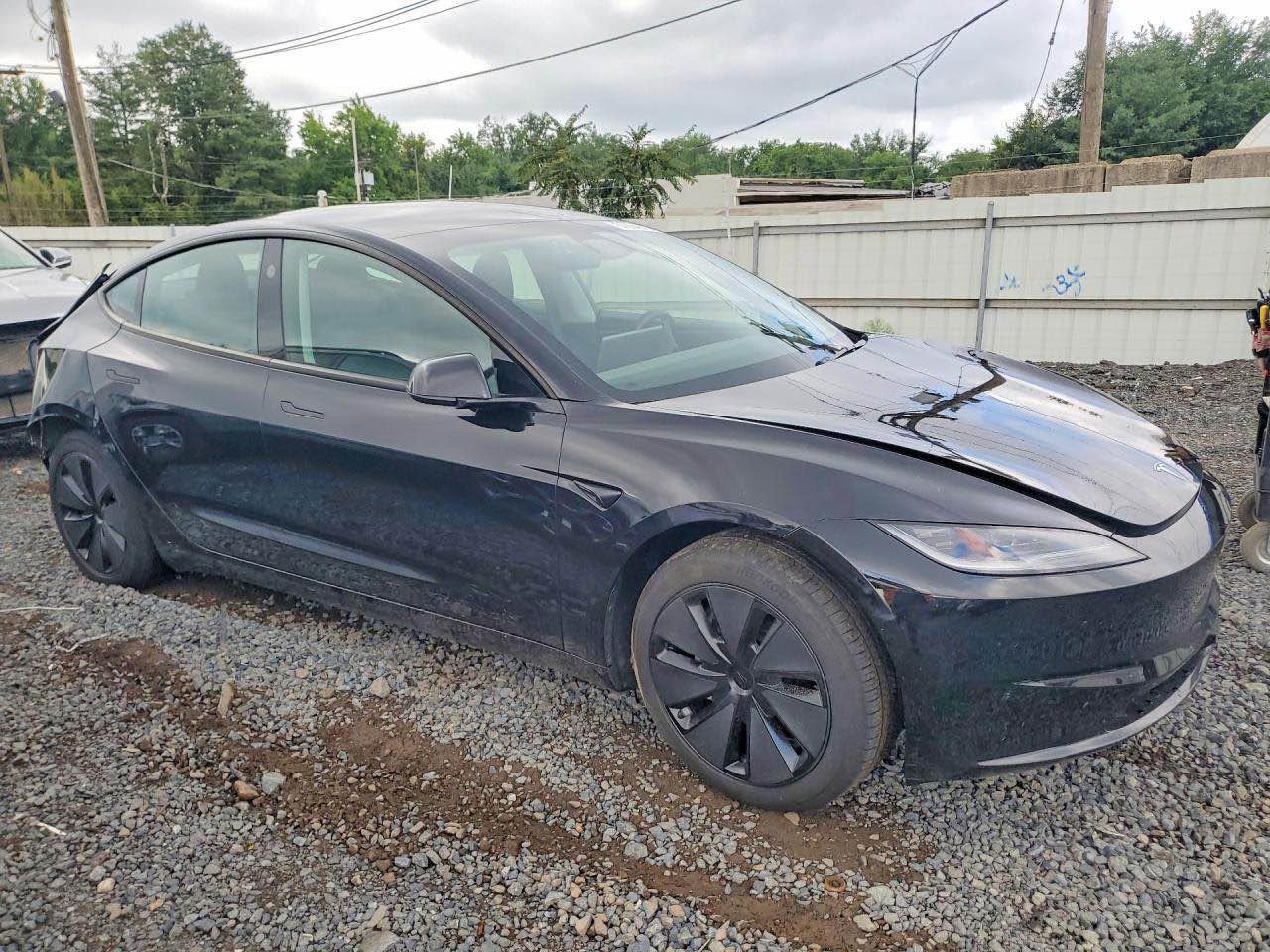 Tesla Model 3 2025