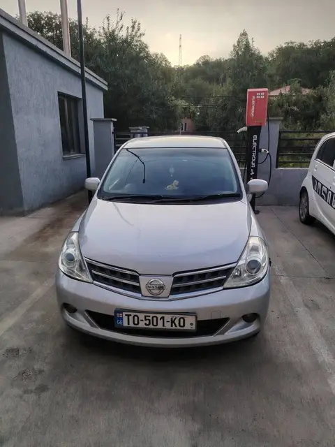 Nissan Tida 2009 with 1.8 engine — $3,200