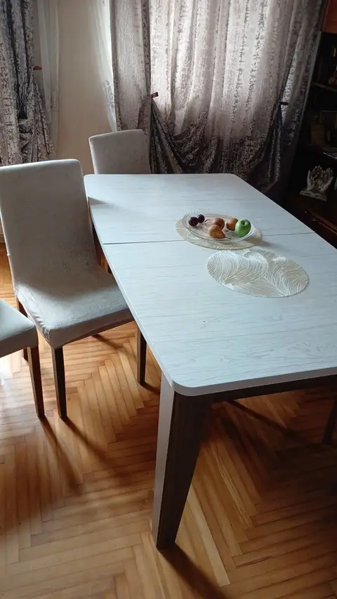 Batumi'de aile içi satılık açılır masa — 400₾