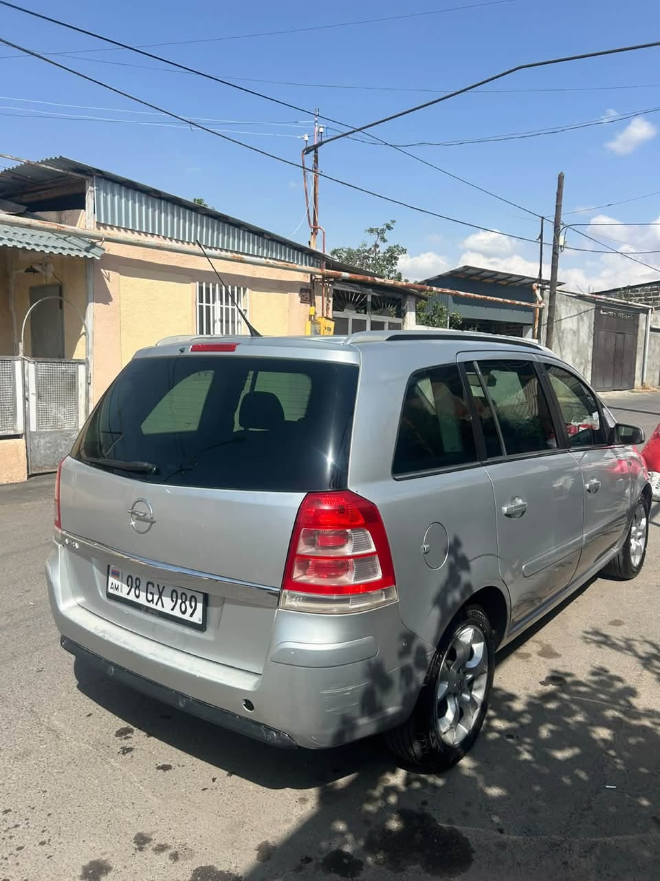 Opel Zafira B 2005 — 5,500$