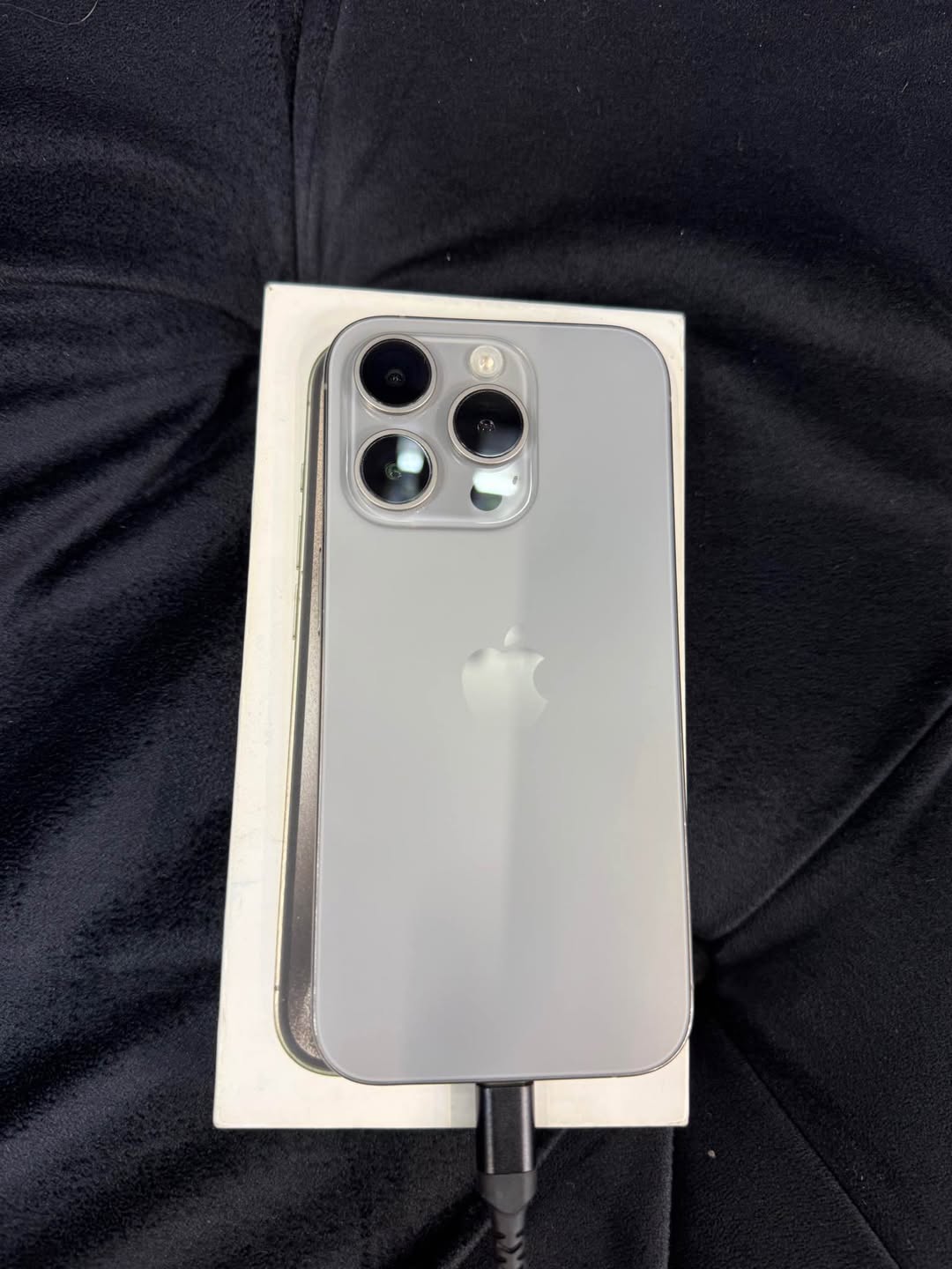 Telefon iyi durumdadır, hiçbir şey yok.