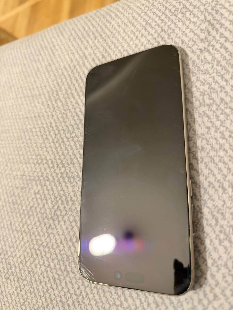 iPhone 15 Pro Max, battery 77%