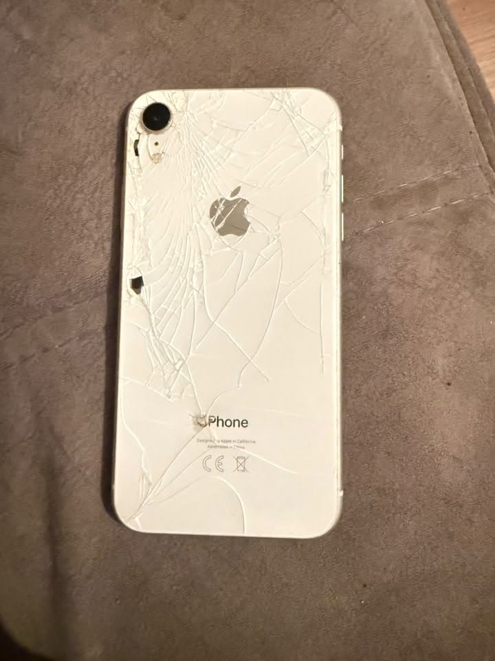 iPhone 10 Xr, unlocked, nothing has been changed
