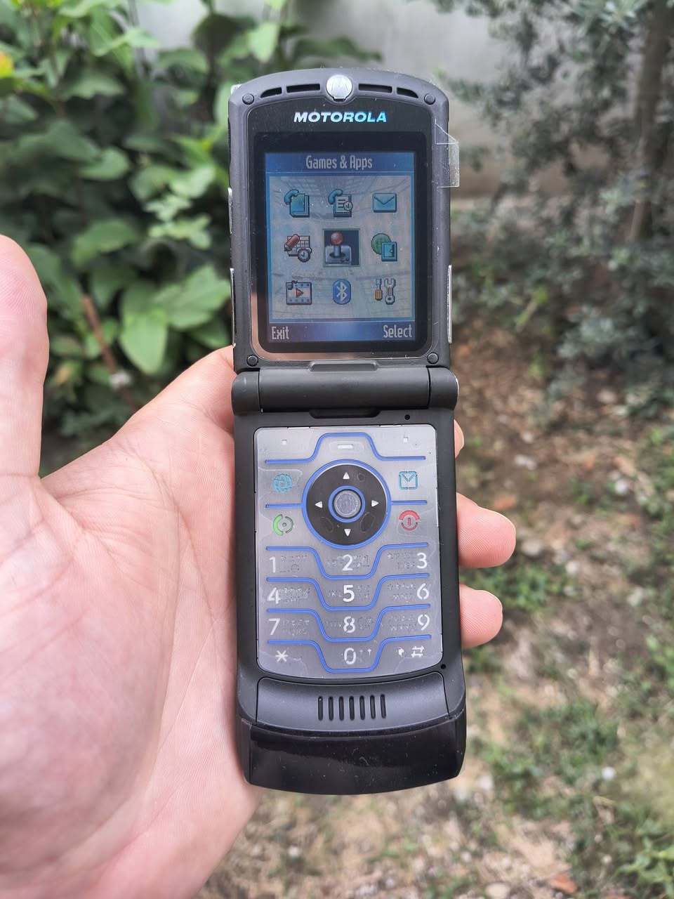 Motorola V3 yeni qiyməti 160 lari