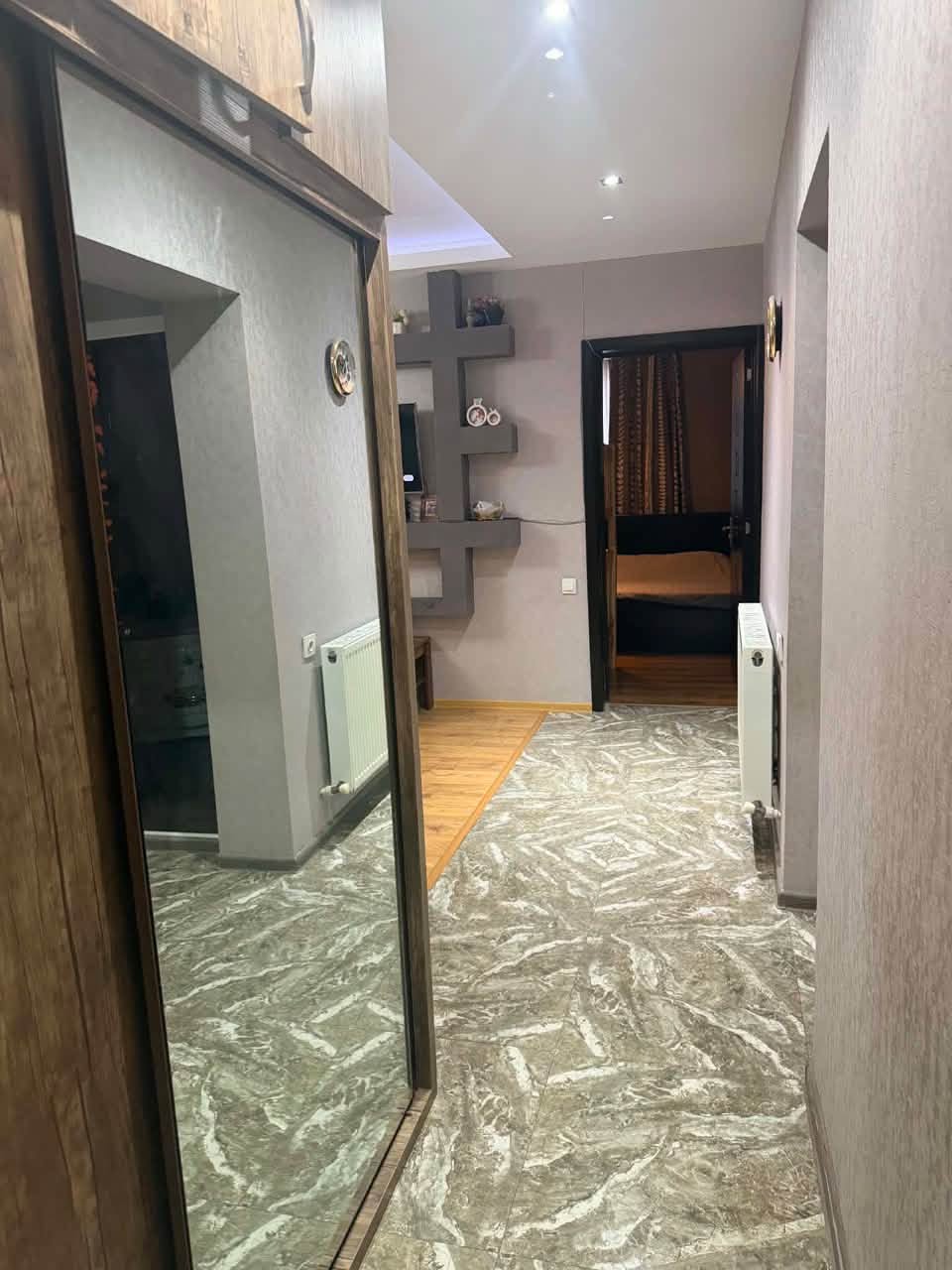 იყიდება ბინა, თბილისი — $100,000